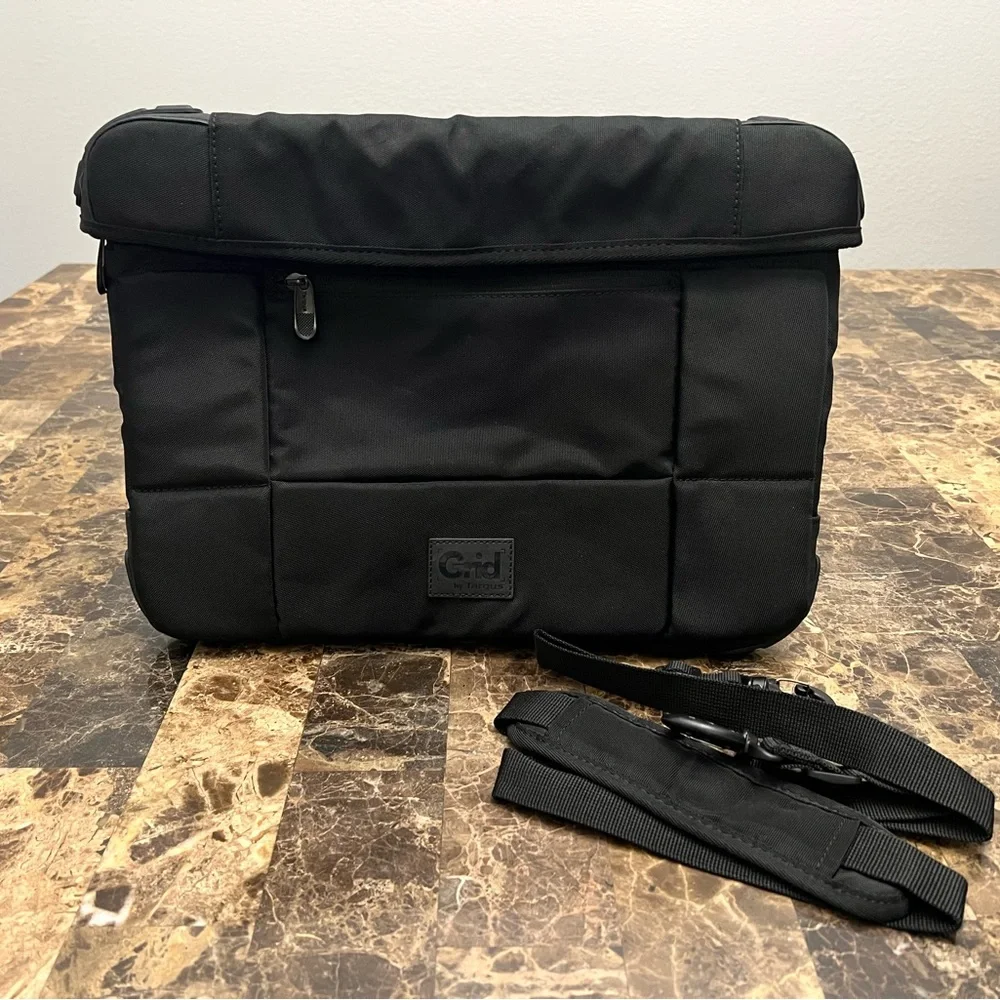 Grid by Targus Laptop Slipcase/Shoulder Bag Fits 12”-14” Laptops (Used Like New)